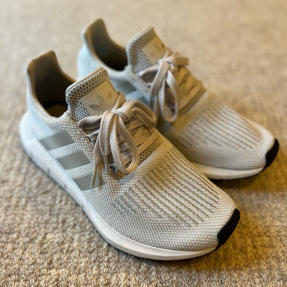 👟 ADIDAS SWIFT RUN 1.0 - WOMENS SIZE 8.5